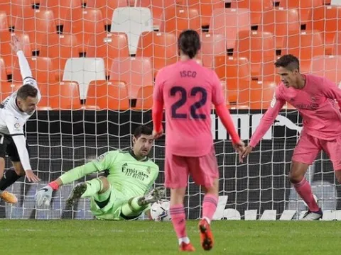 "Đó là vị trí yếu kém nhất của Real Madrid..."