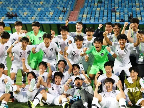 Đội bóng quê hương của thầy Park giành vé vào tứ kết World Cup