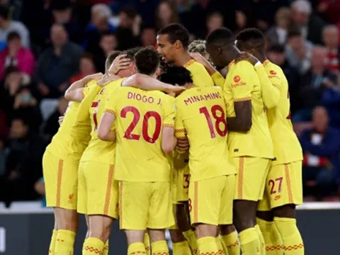 Đội hình 2 áp đảo toàn diện, Liverpool bám đuổi Man City đến cùng