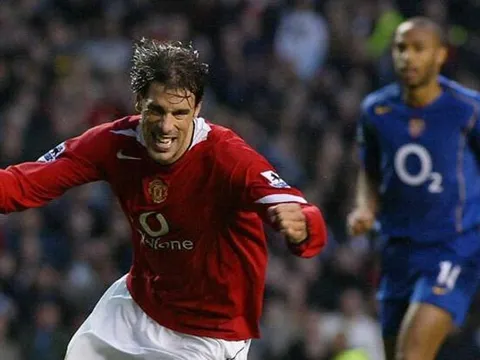 Đội hình hay nhất UEFA 2003: "Song sát" MU-Arsenal, hàng thủ Italia