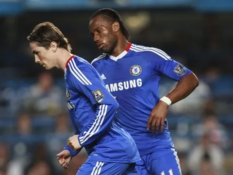 Đội hình kết hợp Liverpool - Chelsea của Torres: Kẻ bị hack Facebook, cái tên khó hiểu