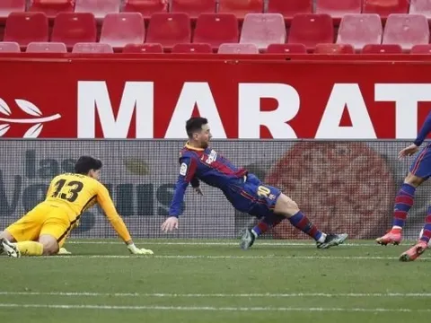 "Đối mặt với Messi, tôi luôn rất đau khổ..."