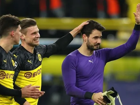 Đội nhà thoát "cửa tử", HLV Dortmund nói 1 câu về "siêu nhân" trong khung gỗ