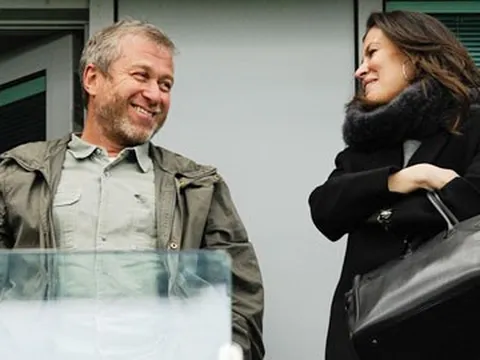 Đối tác mua Chelsea sẵn sàng giữ chân “cánh tay phải” của Abramovich