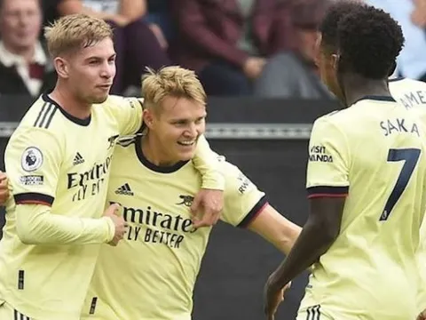 Đổi thái độ, huyền thoại ca ngợi kẻ gây tranh cãi của Arsenal