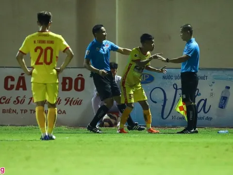 Đội trưởng Thanh Hóa bức xúc với quả phạt đền gây tranh cãi
