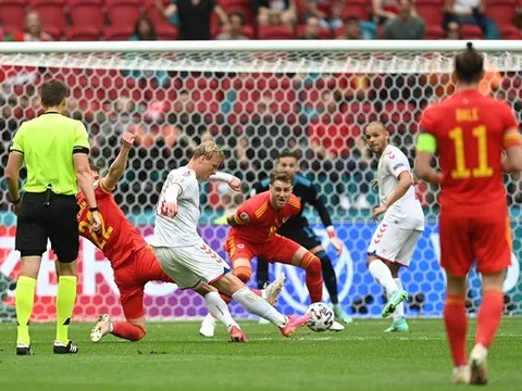 Dolberg lập cú đúp, tiễn Bale và đồng đội rời EURO 2020