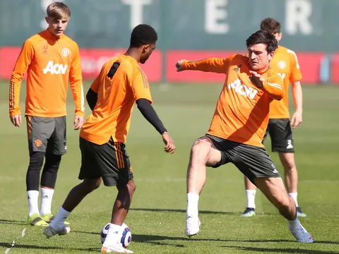 Đón 3 cú hích lớn, dàn sao Man Utd quá dữ dội trên sân tập