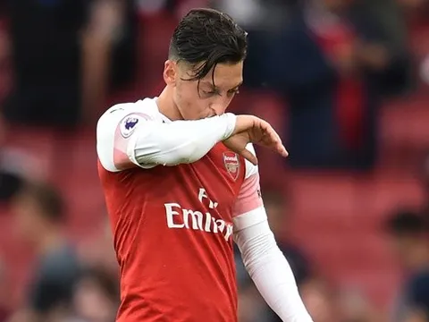 Động thái mới nhất của Ozil trên MXH trong ngày bị Arsenal "bỏ rơi"