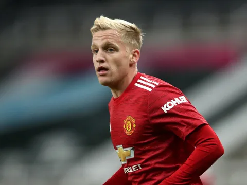 'Van de Beek chỉ còn là cái bóng của mình so với khi ở Ajax'