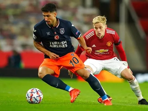 'Solskjaer nên là người trả lời câu hỏi đó về Van de Beek'