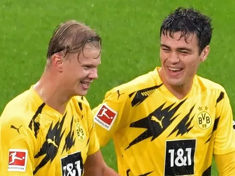 Dortmund đại thắng, "thần đồng 17 tuổi" viết lại lịch sử