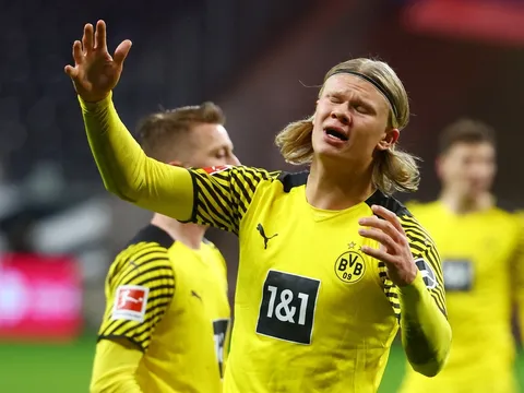 Dortmund thắng ngược Frankfurt dù bị dẫn 2-0