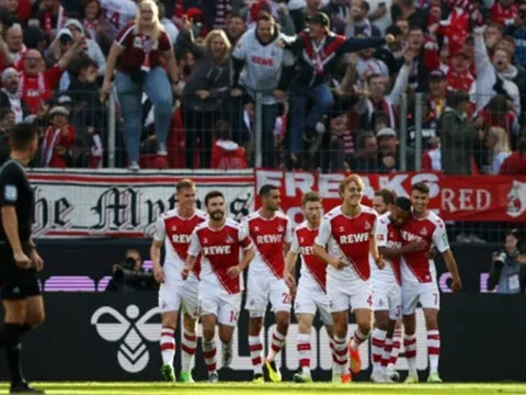 Dortmund thua ngược cay đắng trên sân khách