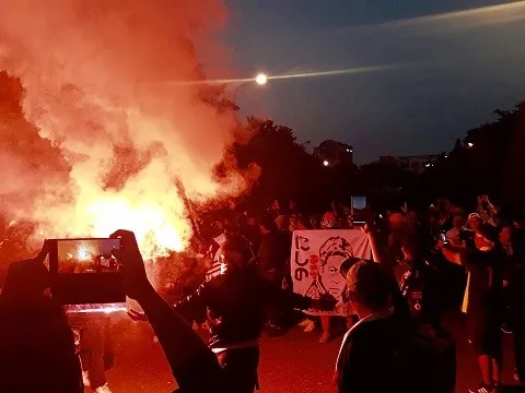 Đốt pháo sáng, người Thái thách thức Việt Nam