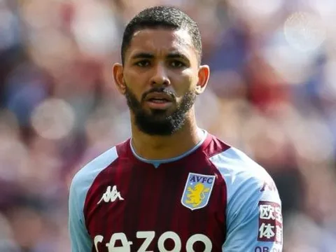 Douglas Luiz có gì hơn các tiền vệ Arsenal?