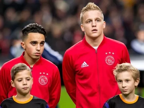 "Van de Beek đã gọi cho tôi trước khi chọn số áo 34 tại Man Utd"