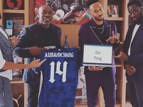 Arsenal thua bẽ bàng, người đại diện Aubameyang "đổ thêm dầu vào lửa"