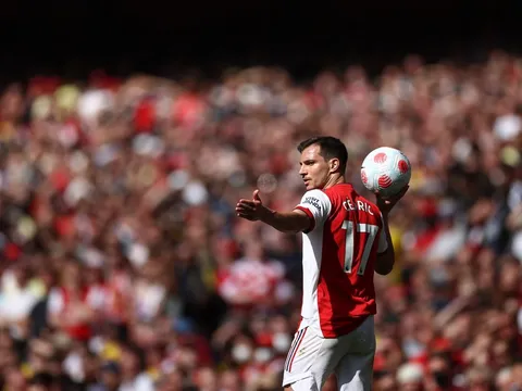 Hậu vệ Arsenal dính chấn thương mới
