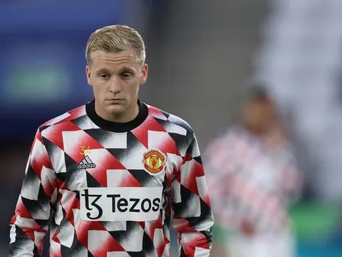 Vấn đề mới xuất hiện khiến Van de Beek bất lực ở M.U