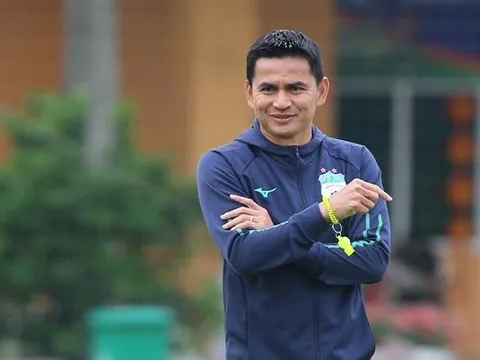 Đưa HAGL lên đỉnh BXH, Kiatisak nói luôn về khả năng vô địch V-League