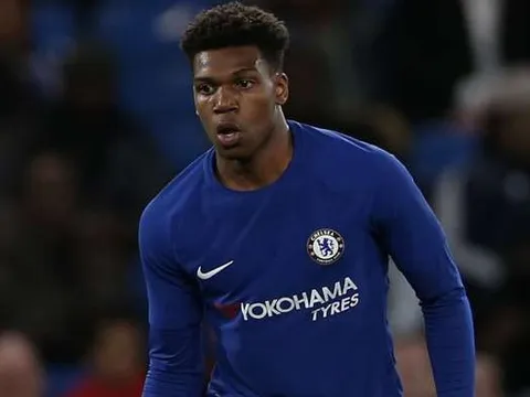 Chelsea đàm phán ký hợp đồng với Sterling