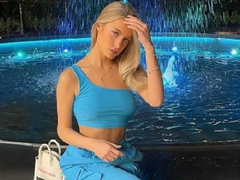 Dung nhan cô bạn gái bị Mason Greenwood hành hung