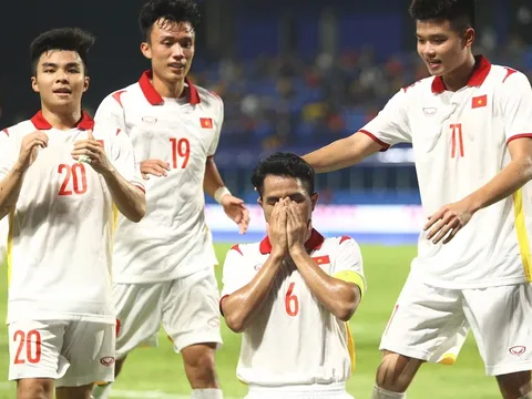 Dụng Quang Nho: 'Tôi tặng bàn thắng cho bà ngoại'