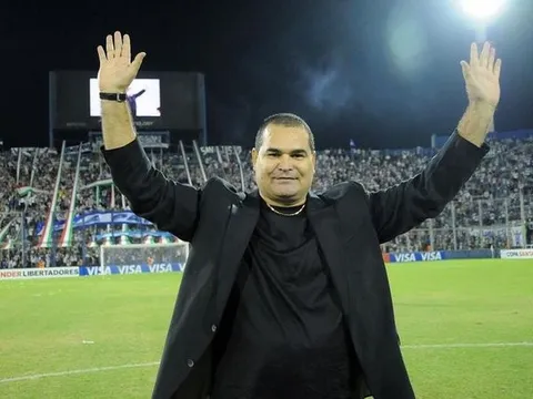 "Đừng so sánh với bất kỳ ai, bởi cậu ấy là cầu thủ xuất sắc nhất thế giới"