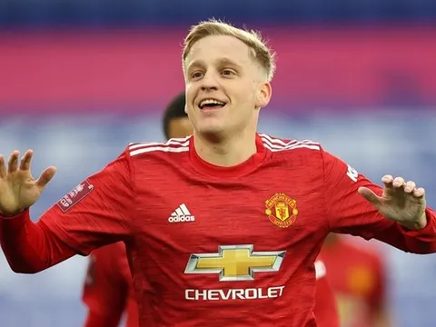 Dùng Van de Beek đổi sao Juve, Man Utd coi chừng "nuôi ong tay áo"