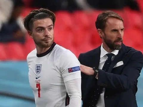 Được Man City quan tâm, Grealish gửi lời đến Sterling và Foden