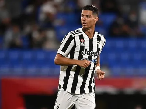 Được mời gọi, Ronaldo có nên qua Pháp với Messi?