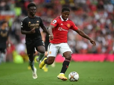 Được so sánh với huyền thoại, tân binh Man Utd 'nở mũi'
