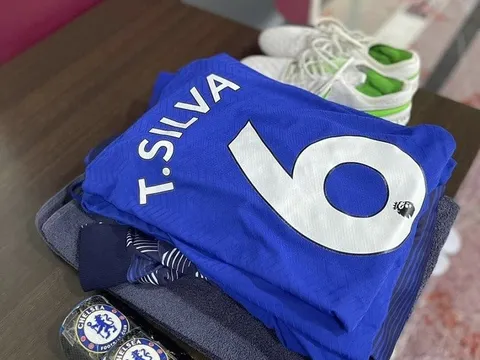 Vợ Silva nhận 'bão like' với thông điệp gửi Chelsea