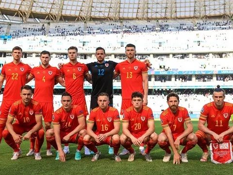 Tại sao xứ Wales luôn xếp những đội hình kỳ lạ?