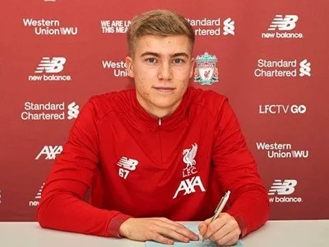 Sát thủ trẻ 2 lần xé lưới Everton ký hợp đồng chuyên nghiệp với The Kop