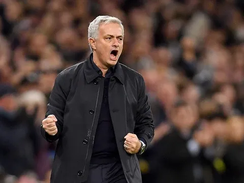 Vì Mourinho, Tottenham nguy cơ bỏ lỡ 'mad dog' Pochettino khao khát