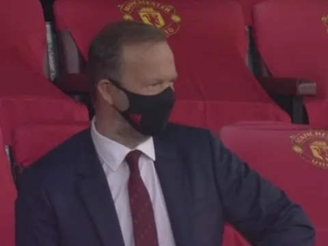 Ed Woodward có động thái gây ngỡ ngàng ngày Man Utd lụn bại