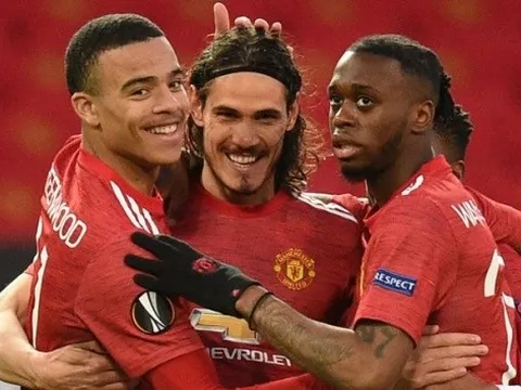 Edinson Cavani chứng tỏ rõ 2 điều hơn hẳn các tiền đạo Man Utd