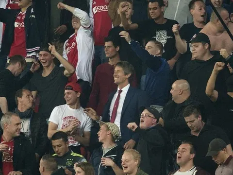 Edwin van der Sar sẽ trở thành ông vua mới của Man United