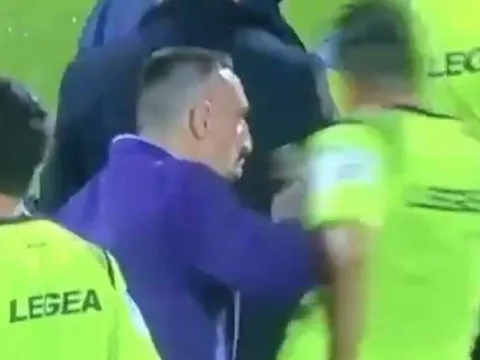 Ribery đối diện án treo giò dài hạn vì xô trọng tài biên