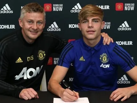 CHÍNH THỨC: 'Thánh solo' Man Utd ký hợp đồng mới