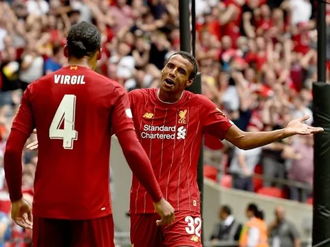 CHÍNH THỨC: Trung vệ 'phi thường' ký hợp đồng mới với Liverpool