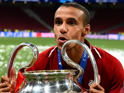 Chuyện thật như đùa: Klopp cho Matip lên thớt chỉ vì "bom xịt" Barca