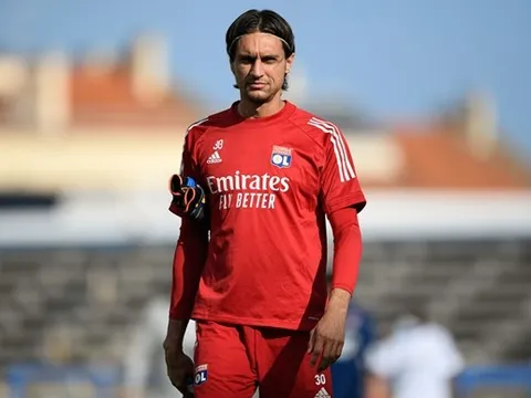 CHÍNH THỨC: Chia tay cựu sao Chelsea, AC Milan đón thủ môn của Lyon về thay thế