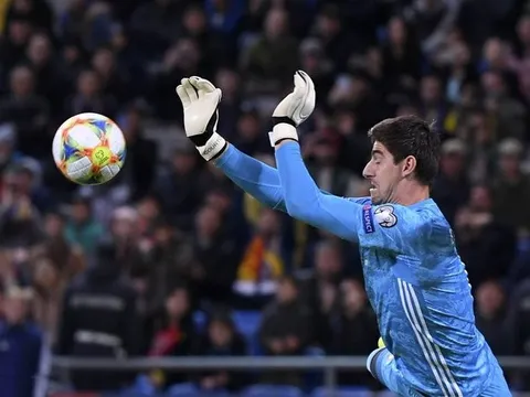 Tiếp tục để lọt lưới, Courtois lập kỷ lục làm BLĐ Real "té ngửa"