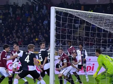 De Ligt lý giải cụ thể vì sao pha chạm tay của mình không bị thổi penalty