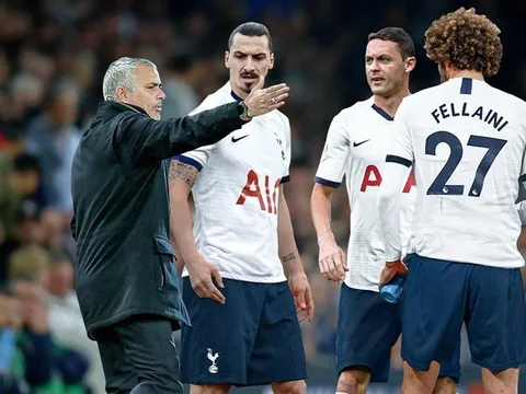 Cười té ghế với loạt ảnh chế Mourinho thay thế Pochettino