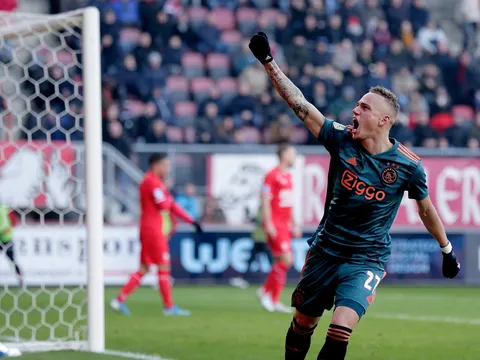 Sao trẻ lập hat-trick cho Ajax ngay trận đầu đá chính