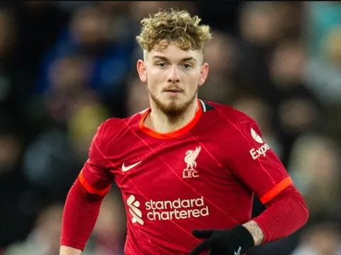 Elliott đi vào lịch sử Liverpool ở đấu trường Champions League